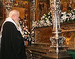 Святейший Патриарх Алексий совершил малую вечерню с акафистом преподобному Сергию Радонежскому в Троицком соборе Свято-Троицкой Сергиевой Лавры